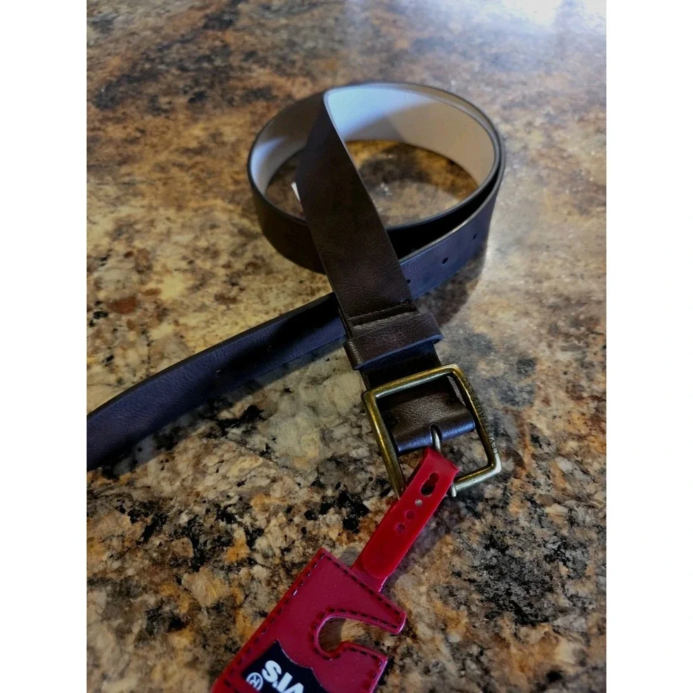New Levis New Mens Belt.Size Large. RN129919. Brown.